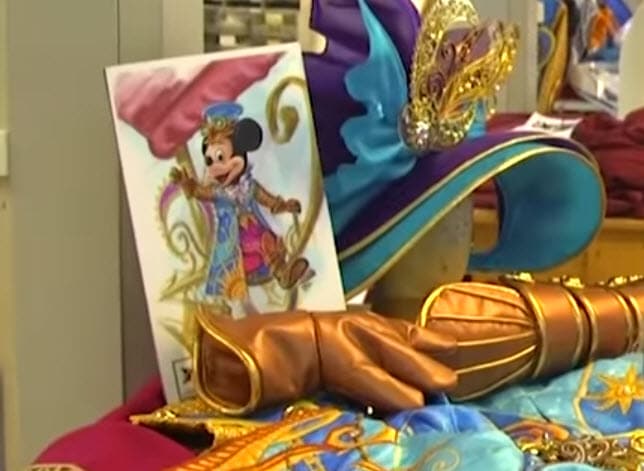 DLP 25 Parade Outfit Mickey
