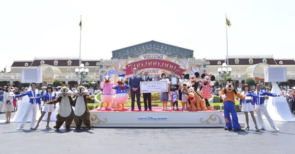 Tokyo Disney Resort - 700 millionth Guest