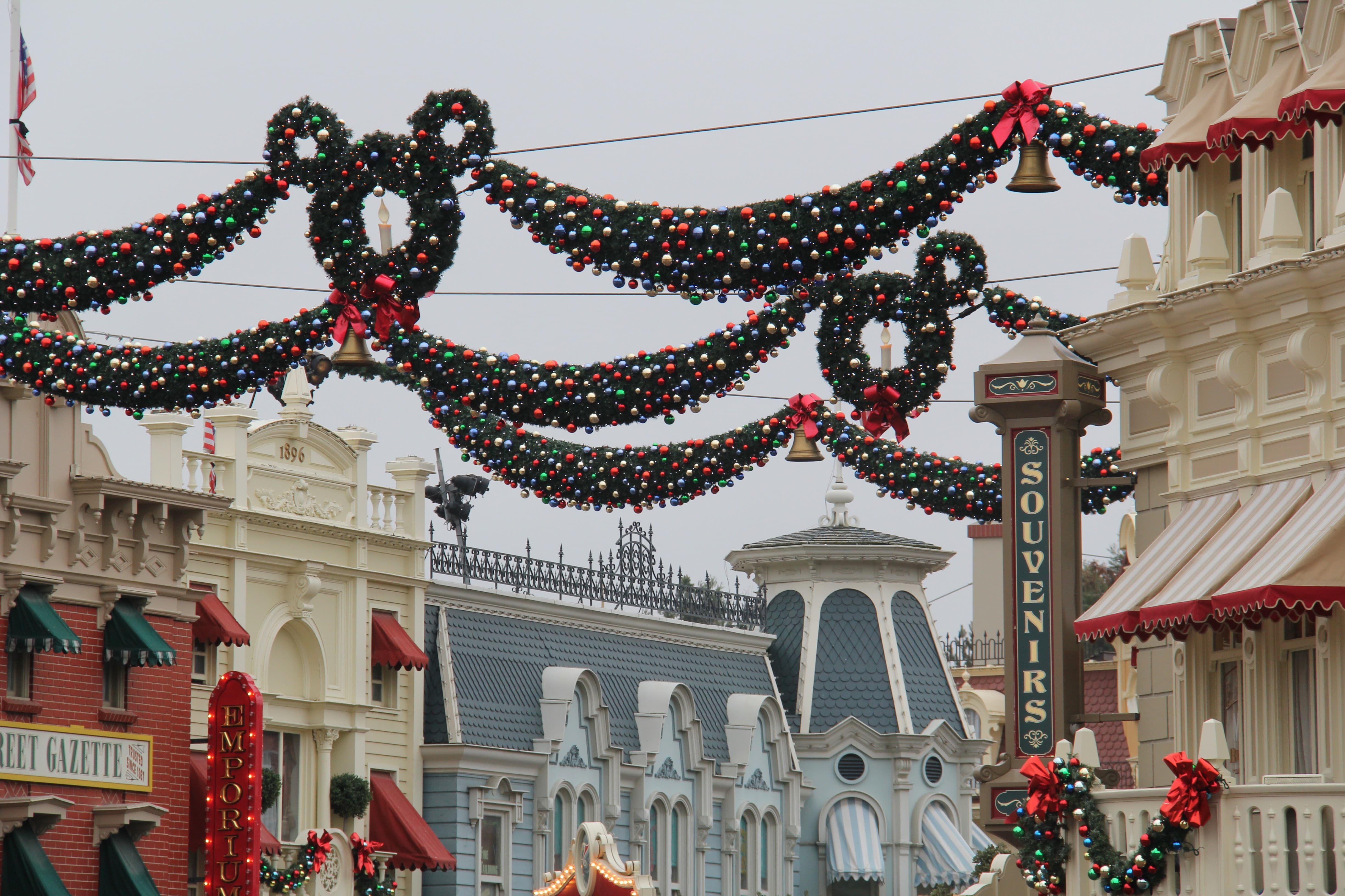 New When Does Disneyland Decorate For Christmas for Small Space