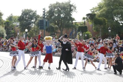 Disneyland Paris - Tuesday is a Guest Star Day - Meet the Robinsons - Lewis and Goob