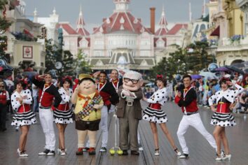 Disneyland Paris - Tuesday is a Guest Star Day - Mr Carl Fredricksen and Russell