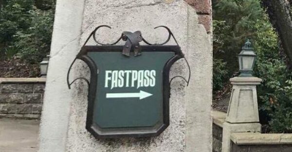 Fastpass Disneyland Paris Phantom Manor ED92live