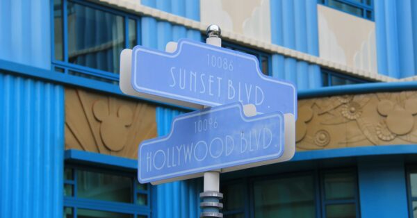 Hollywood-Thematik auf der Rückseite des Hotels - Disney's Hollywood Hotel Hong Kong Disneyland