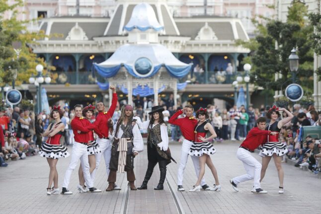 Disneyland Paris - Tuesday is a Guest Star Day - Angelica and Jack Sparrow