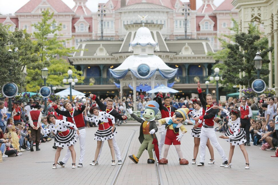 Disneyland Paris - Tuesday is a Guest Star Day - Jiminy Cricket and Pinocchio