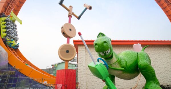 Shanghai Disney Resort - Toy Story Land - Rex and Trixie (3)