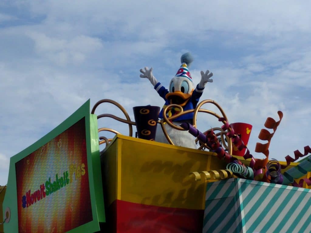 Walt Disney World - Magic Kingdom - Move It, Shake It, Dance and Play It street party
