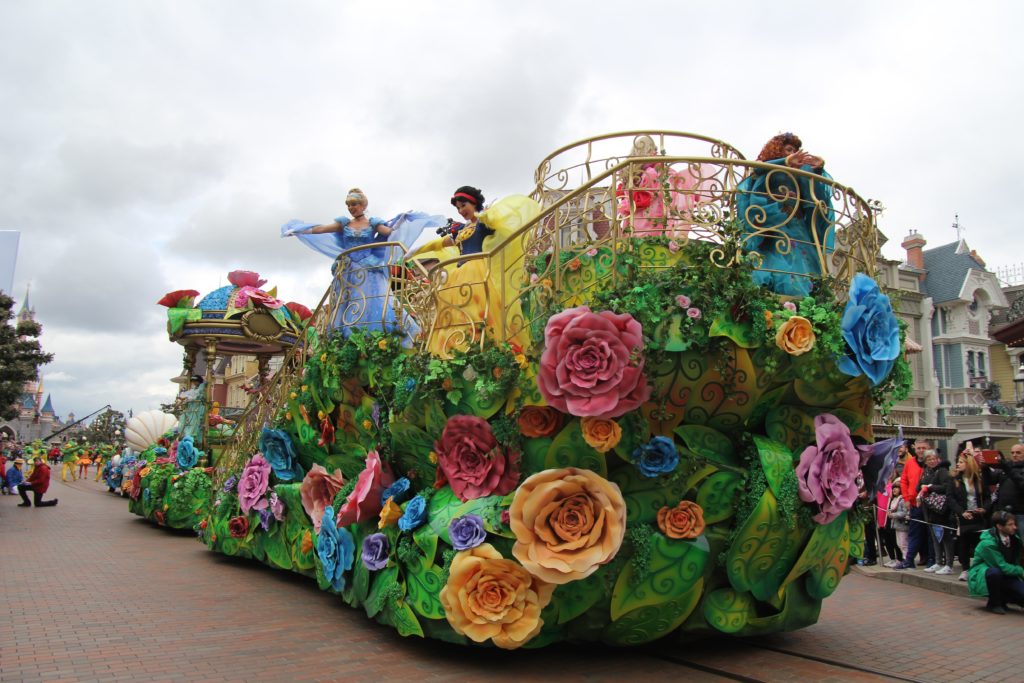 Disneyland Paris - Pirates Princesses Festival - Princesses Float Main Street USA