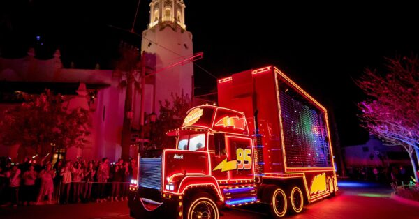 Disneyland Resort - Paint the Night - Cars