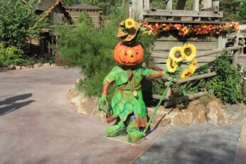 Disneyland Paris - Halloween Decorations 2018 (16)