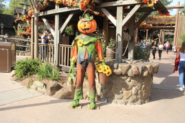 Disneyland Paris - Halloween Decorations 2018 (20)