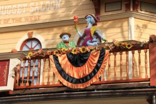 Disneyland Paris - Halloween Decorations 2018 (21)