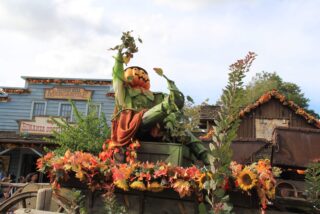 Disneyland Paris - Halloween Decorations 2018 (22)