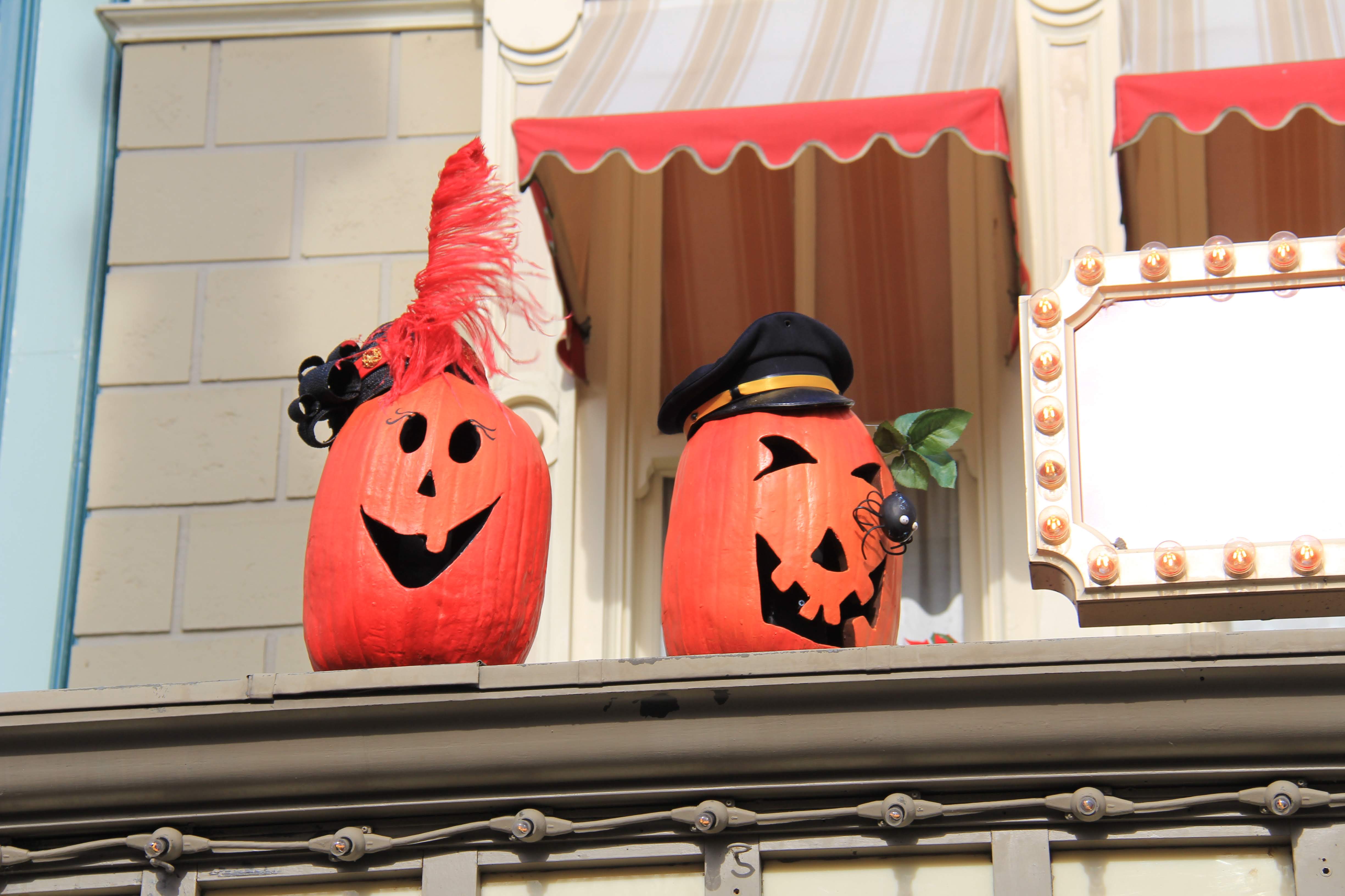 First Look Disneyland Paris 2018 Halloween / Día de Muertos