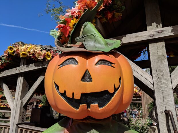 Disneyland Paris - Halloween Decorations 2018 (56)