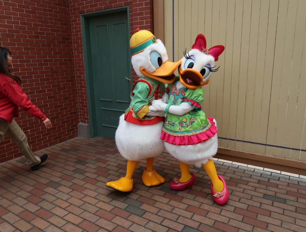 Hong Kong Disneyland - Chinese New Year 2019 - The Year of the Pig - Mickey Kitto - Donald and Daisy