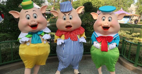 Hong Kong Disneyland - Chinese New Year 2019 - The Year of the Pig - Mickey Kitto - Three Little Pigs