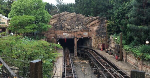 Big Grizzly Mountain Runaway Mine Cars